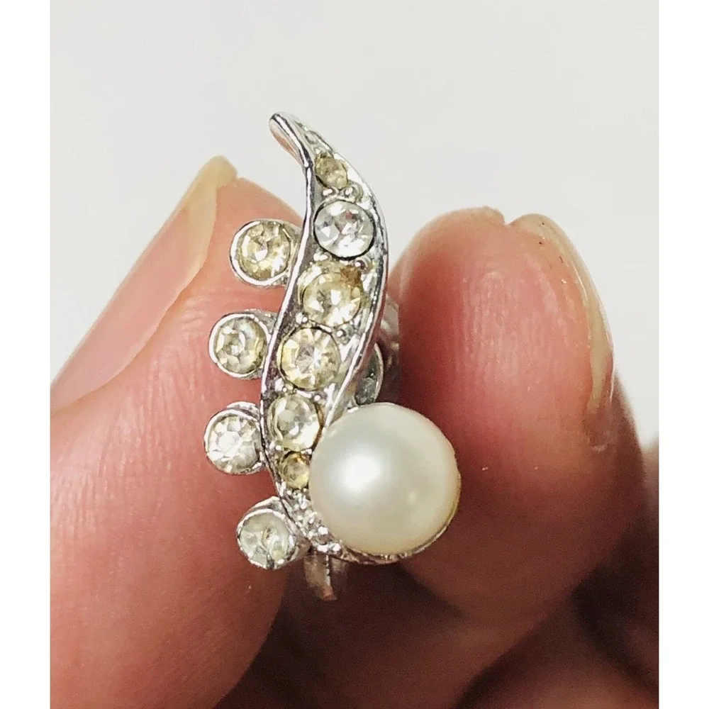 60s 70s Faux Pearl Stud Earrings 7/8" Pave' Crystals Silver Toned Screw Back - Picture 7 of 9